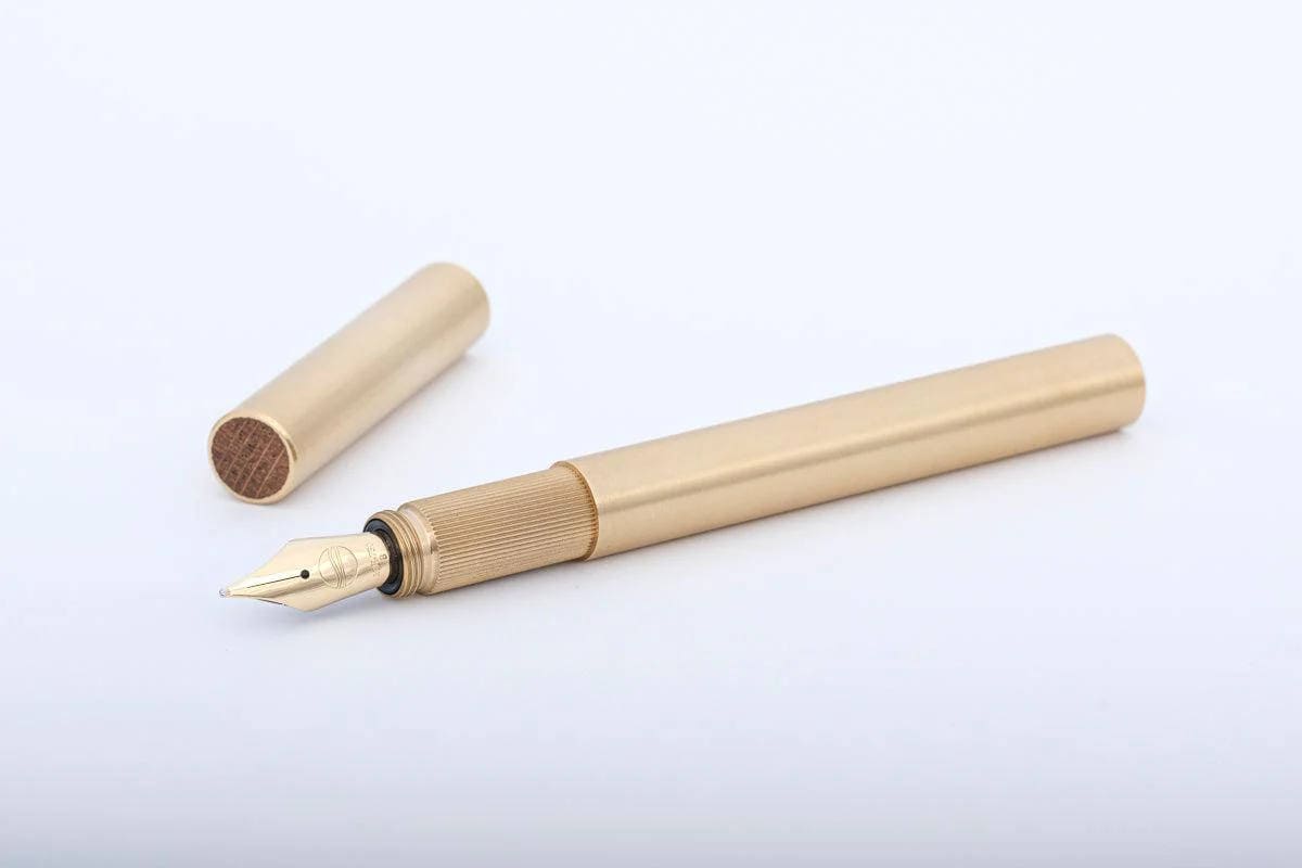 Longcap gebürstetes Messing mit Eichen-Inlet